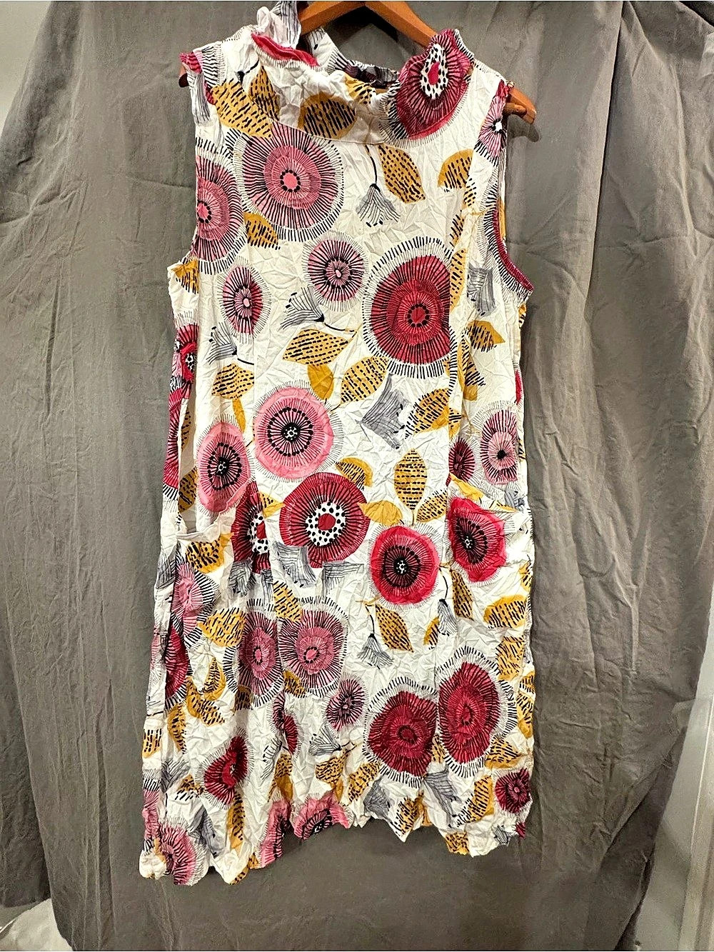 Liv Floral Mini Dress in White & Pink Size XL